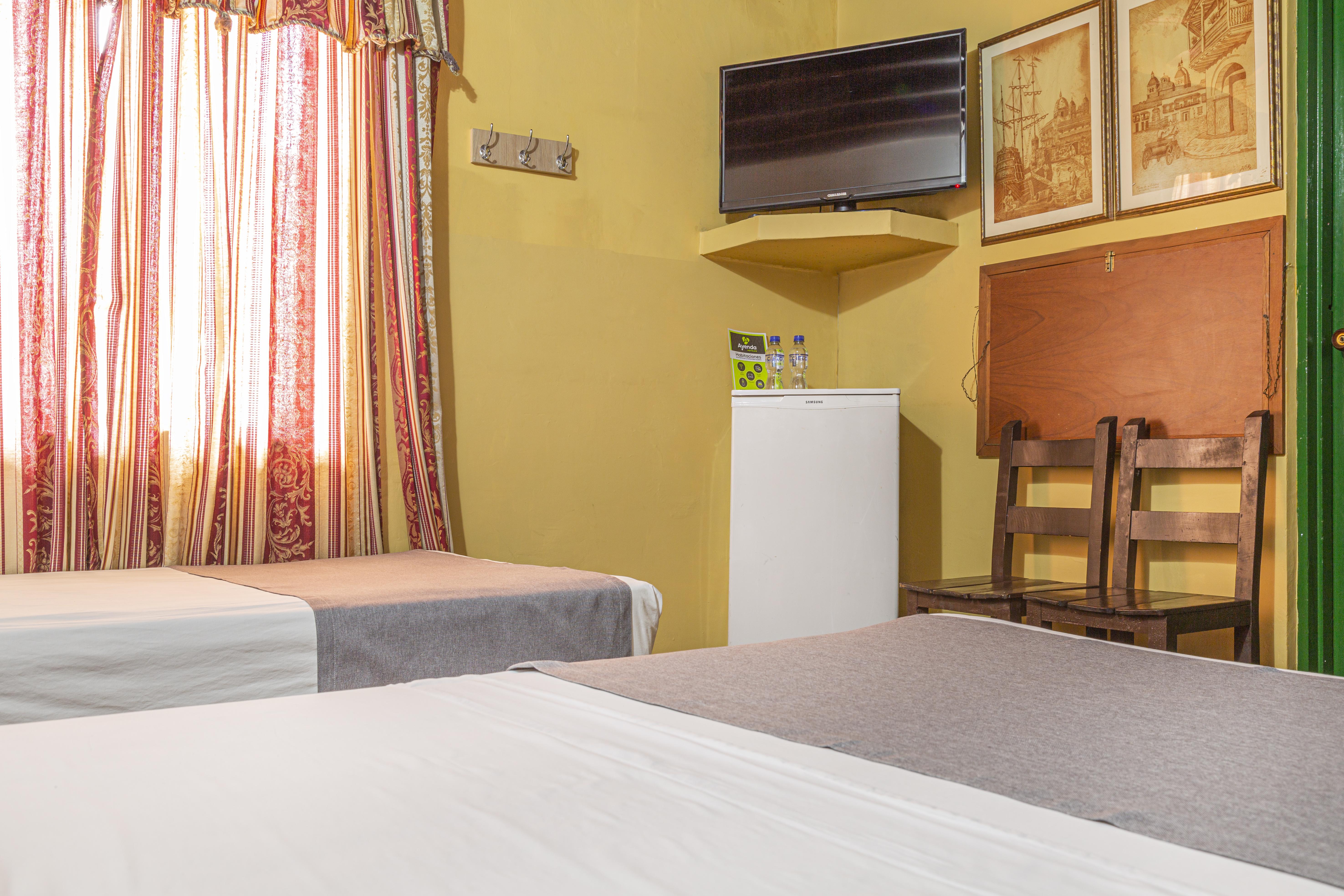 Ayenda Habana Vieja 1221 Hotel Меделин Екстериор снимка